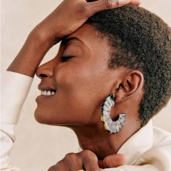 NEW | Sézane Sandy Earrings in Tortoiseshell - Picture 2 of 13